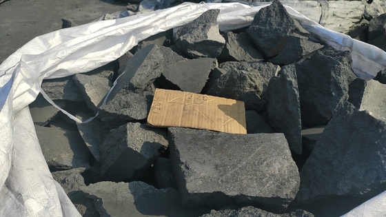 Χύτευση Προσαρμοσμένο 80-200mm Petroleum Coke Fuel Coke Block Carbon Block FC 98%